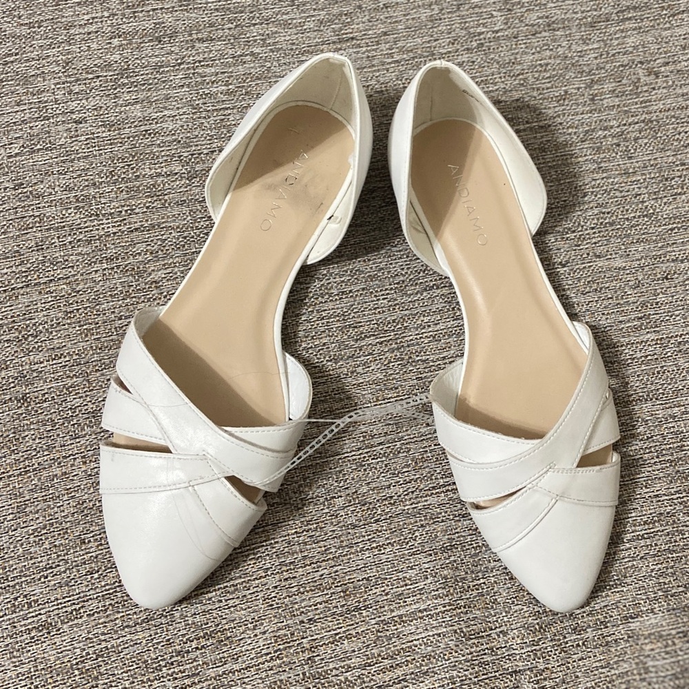 flats,shaped from faux leather, feature a woven, pointed-toe upper-New-Size 9W